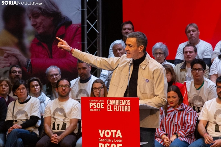 Pedro Sánchez defiende en Soria el feminismo y el no a la guerra
