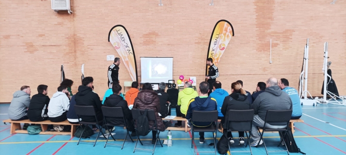 ¿Qué es el Datchball? La Diputación forma a los monitores de la provincia en este novedoso deporte