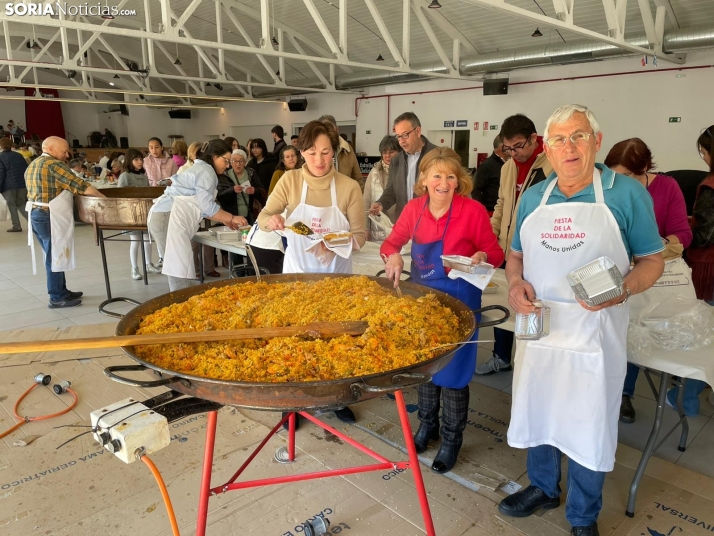 La parroquia de &Aacute;greda vuelve a ayudar a los m&aacute;s desfavorecidos: 600 raciones de paella y migas