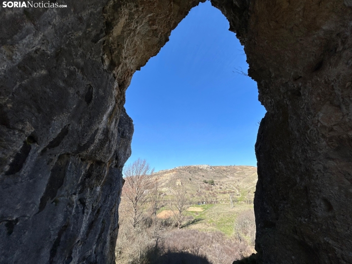 Este pueblo de Soria tiene una cueva, &iquest;abierta a huevazos?
