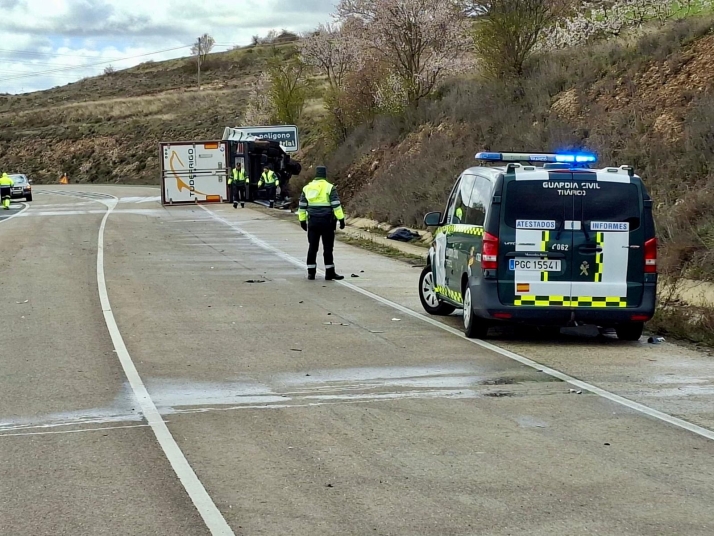 Fallece una mujer de 48 años en una colisión frontal entre un camión y un turismo en Ágreda