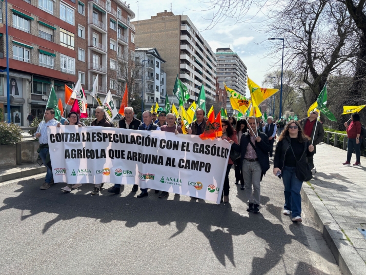 ASAJA se moviliza contra la especulación en los precios del gasóleo y los fertilizantes