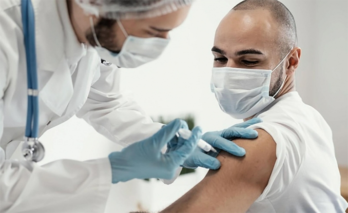 La Junta aprueba 33 millones para transporte y refuerza la sanidad