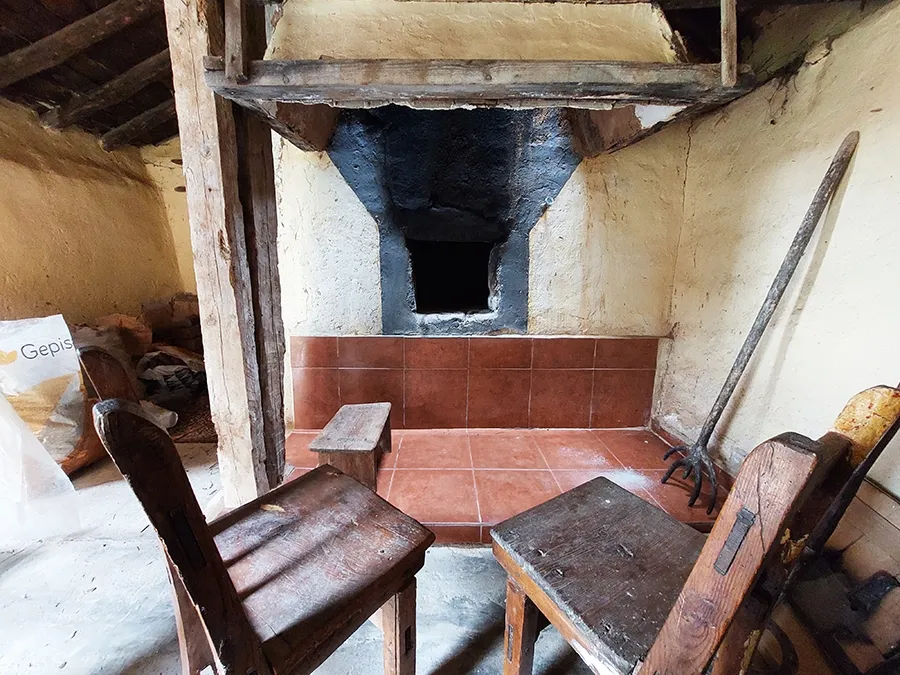 Imágenes de Aurelio de Gracia de Toro en su horno, con el que ha dado de comer a todo el pueblo. | Celina Ranz Santana