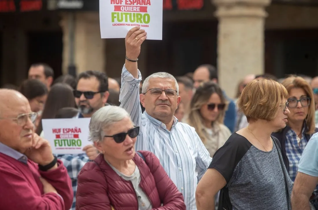 Foto 8 - "Lo barato sale caro": La plantilla de Huf Espa&ntilde;a se echa a la calle contra los despidos y el ERTE