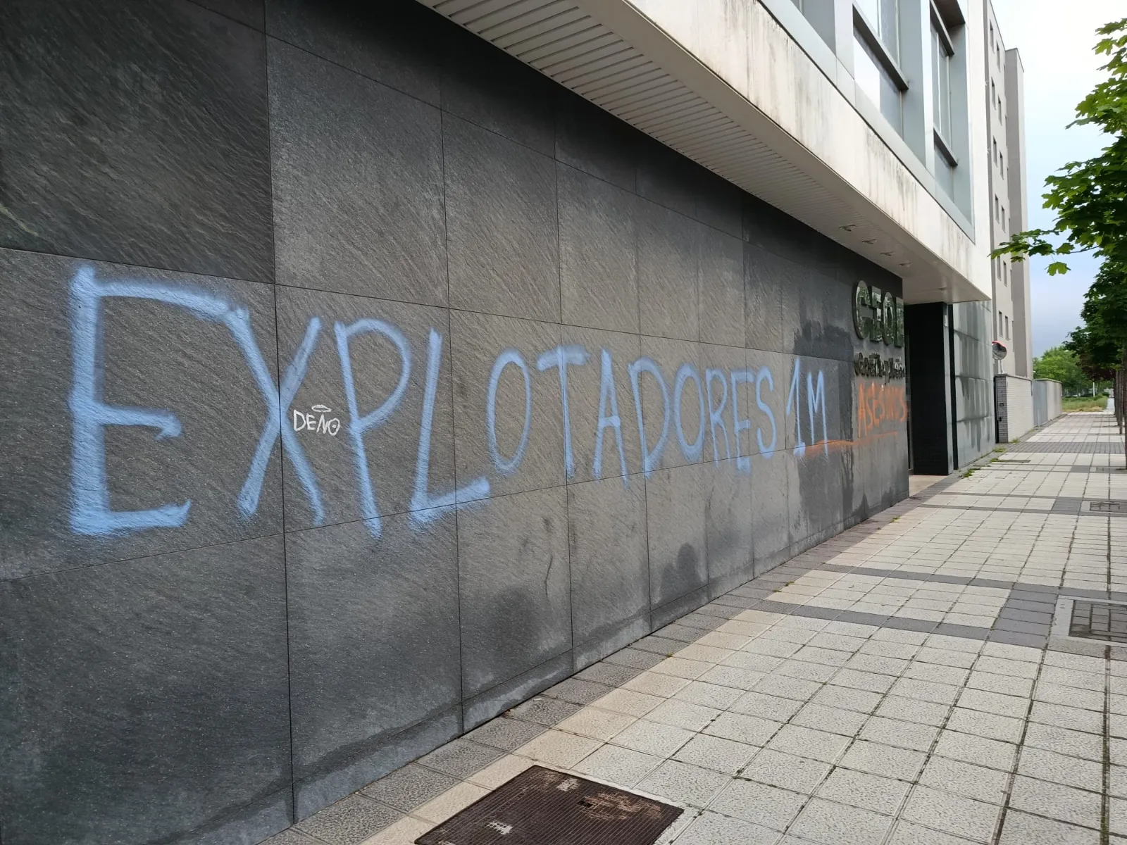 Una de las pintadas. /CEOE CyL