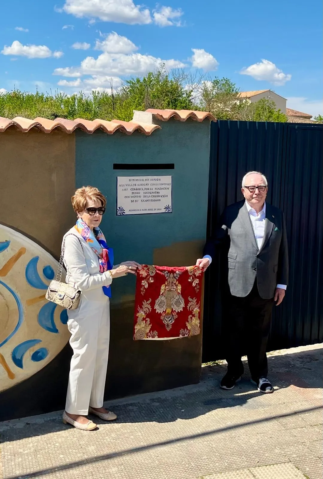 Foto 2 - El legado cer&aacute;mico de Almaz&aacute;n perdura en un nuevo mural conmemorativo