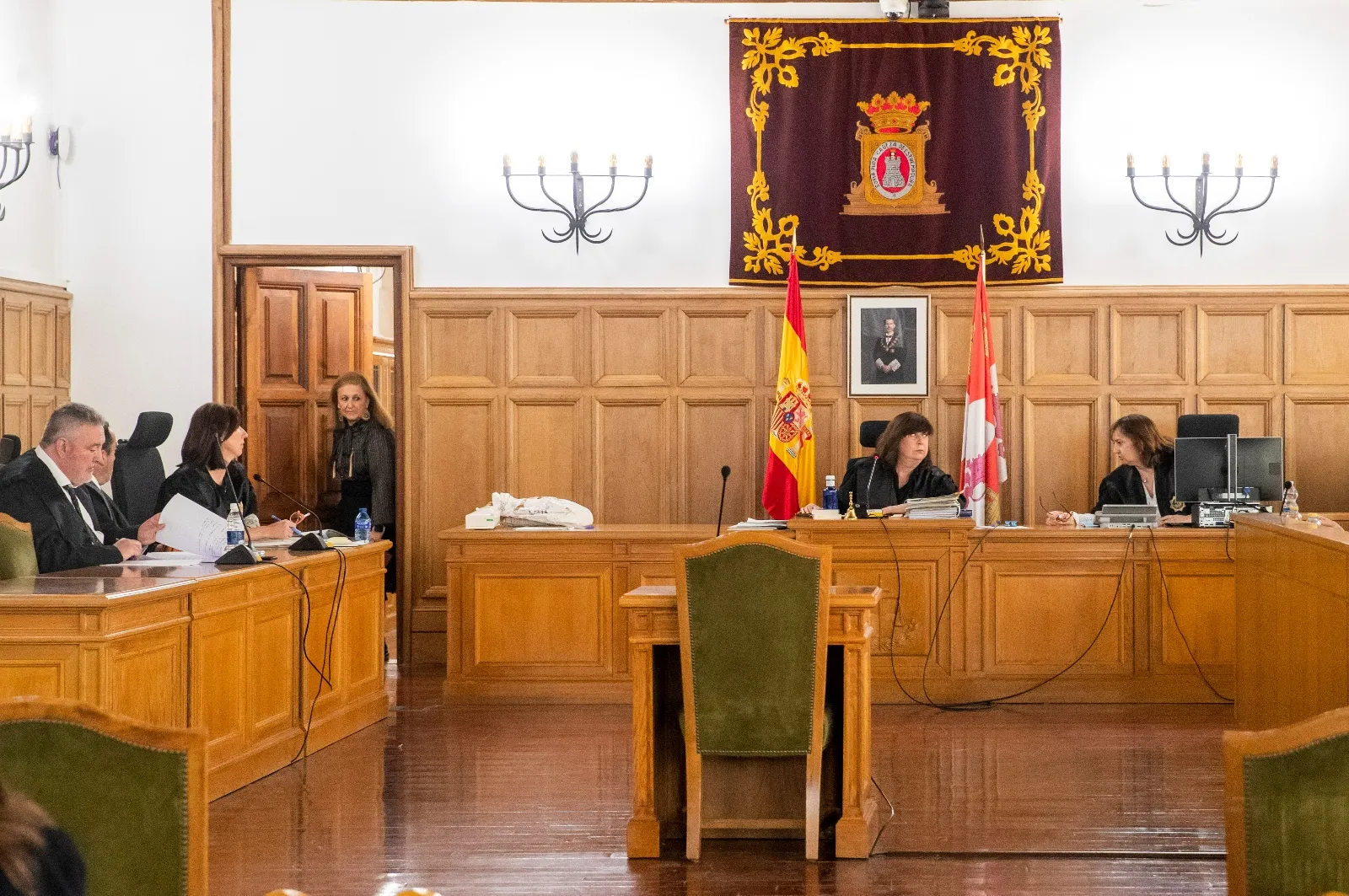Dos imágenes de la újltima sesión del juicio por el crimen de Matamala celebrada hoy. | SN