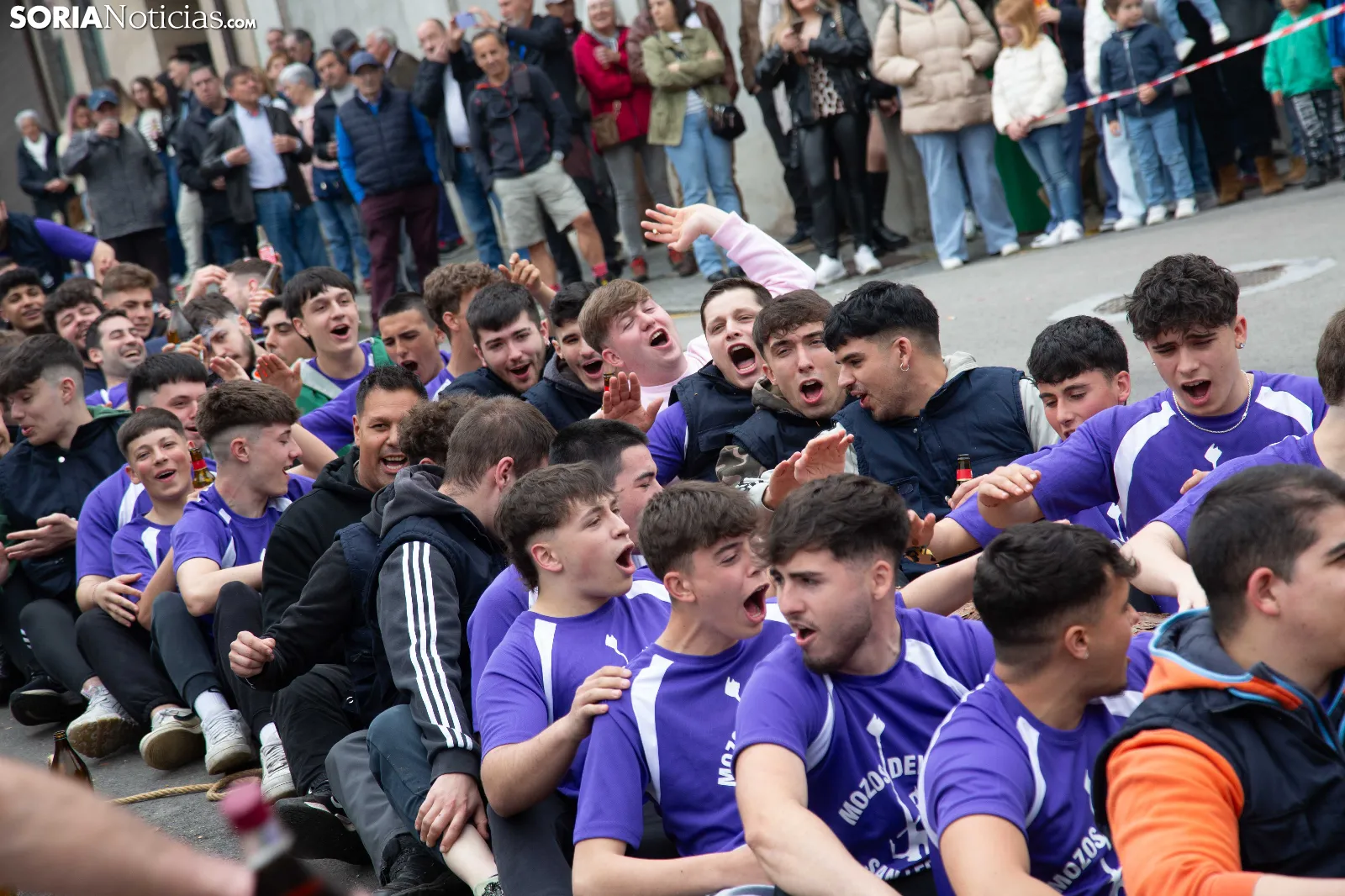 La devoción por la tradicional pingada del Mayo pinariega