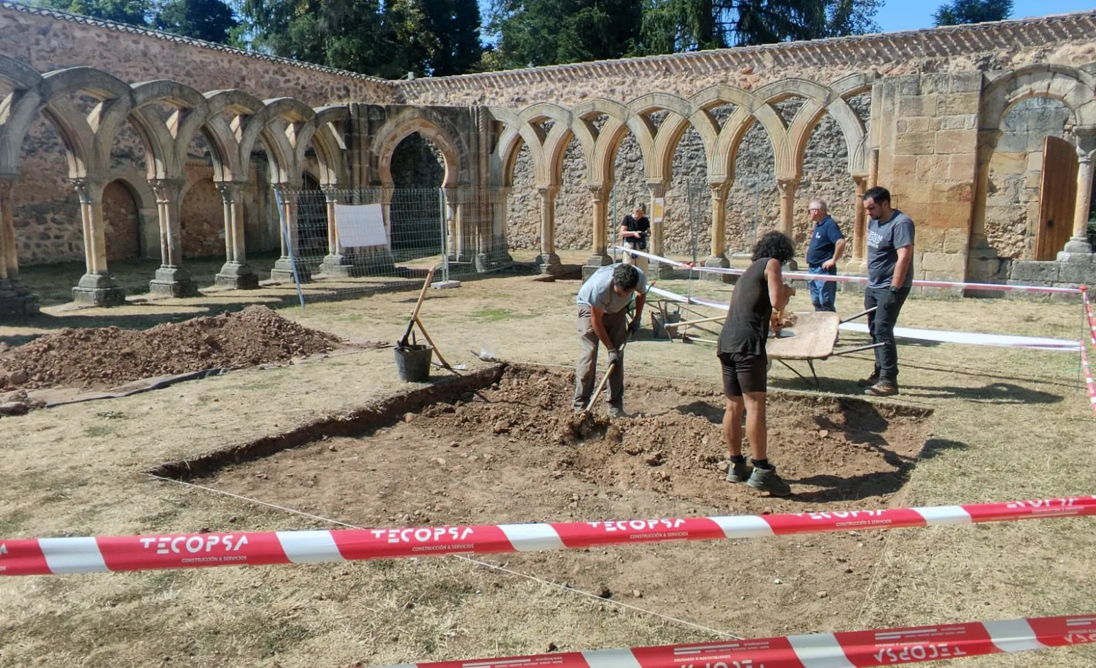 Las excavaciones en San Juan de Duero descubren sepulturas anteriores al claustro y un expolio del siglo XIX