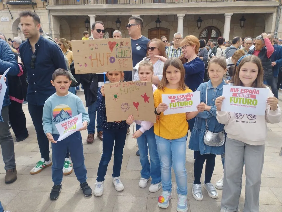 Foto 2 - "Lo barato sale caro": La plantilla de Huf Espa&ntilde;a se echa a la calle contra los despidos y el ERTE