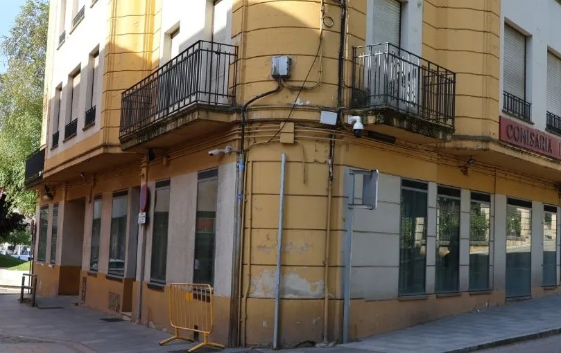 Foto 2 - El edificio de la Polic&iacute;a Nacional en Nicol&aacute;s Rabal busca nuevo due&ntilde;o por 1,8 millones