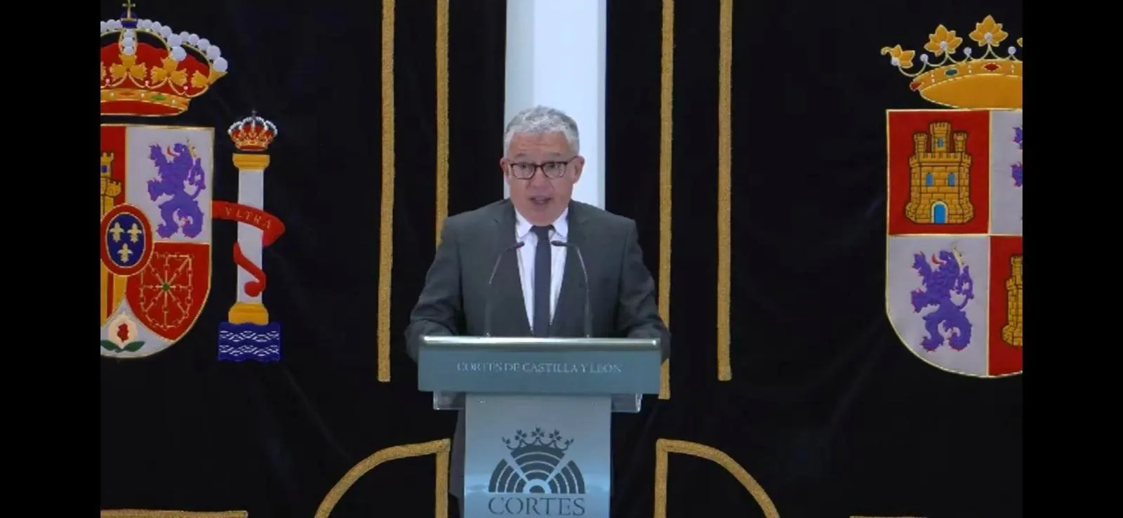Ángel Ceña, procurador de Soria ¡Ya! durante la rueda de prensa posterior a la celebración del pleno constituyente de las Cortes de Castilla y León.