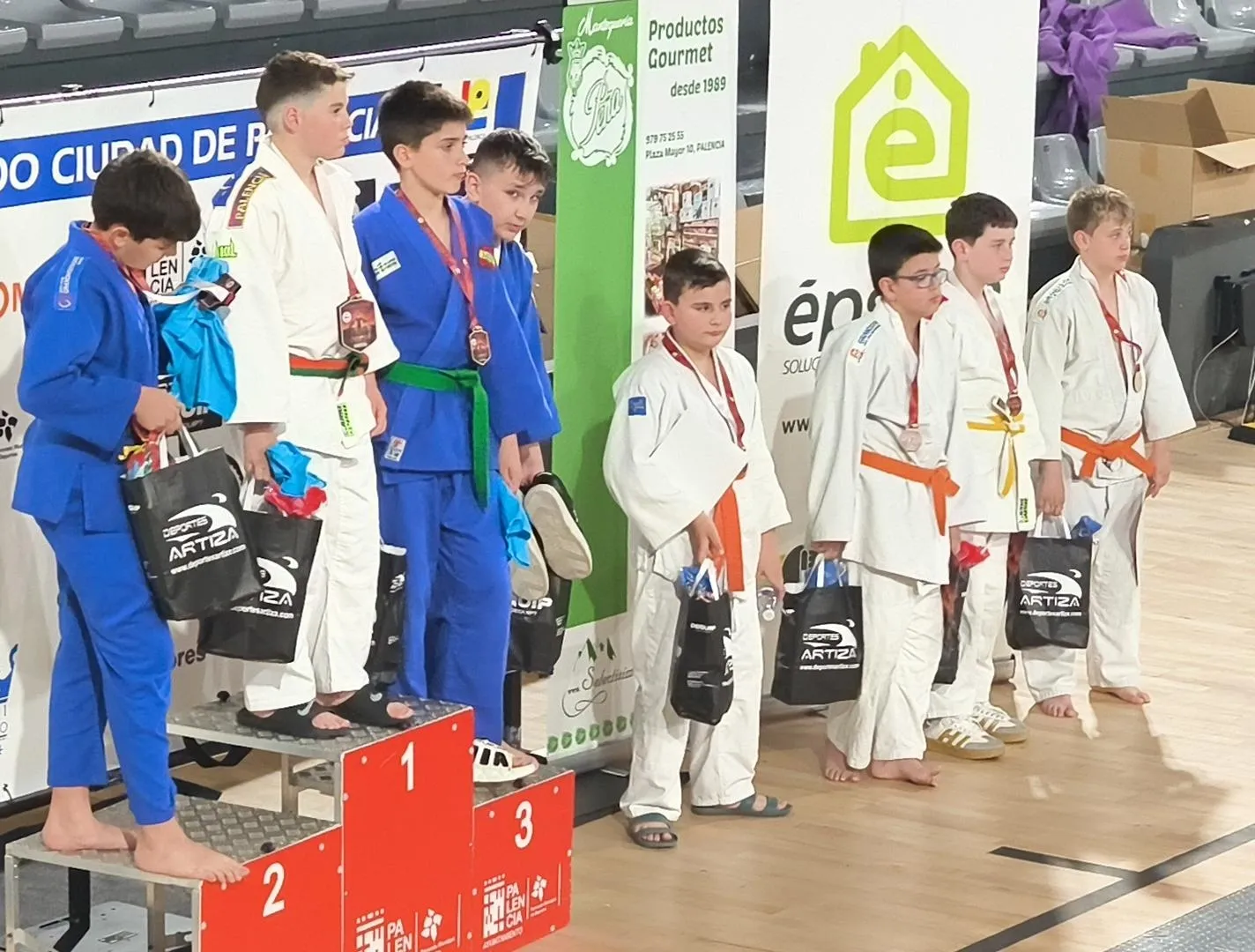Foto 2 - El Judo Club Kodokan brilla en Palencia con el oro de Noelia Puente