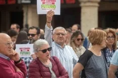 Foto 8 - "Lo barato sale caro": La plantilla de Huf Espa&ntilde;a se echa a la calle contra los despidos y el ERTE