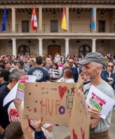 Foto 4 - "Lo barato sale caro": La plantilla de Huf Espa&ntilde;a se echa a la calle contra los despidos y el ERTE