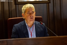 Javier Antón en el pleno de su toma de posesión como alcalde. María Ferrer.