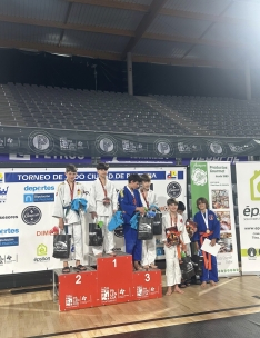 Foto 3 - El Judo Club Kodokan brilla en Palencia con el oro de Noelia Puente