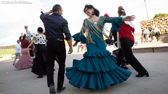 En imágenes: El pueblo de Soria que se traslada por un fin de semana a Sevilla para vivir la Feria de Abril