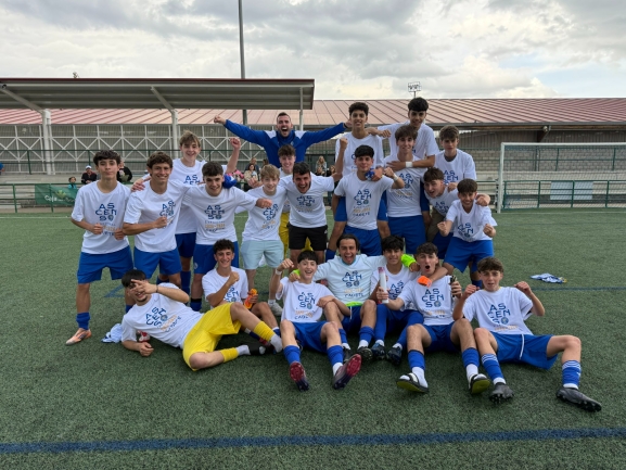 El C.D. Calasanz Cadete A asciende a Primera Regional tras vencer al Peña (3-1)
