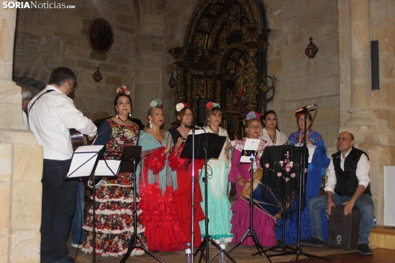 Color y mucho arte en la Misa Rociera de la Feria de Abril, en imágenes