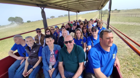 Crónica: La Peña Taurina Soriana viaja al corazón de la dehesa extremeña