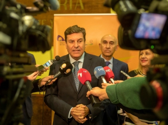 Carriedo evita concretar si el acuerdo con Vox incluirá la prioridad nacional en Castilla y León