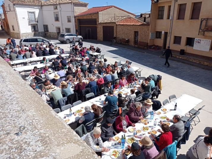 Distintas imágenes, cedidas por los vecinos, de la celebración de la Semana Santa en Utrilla
