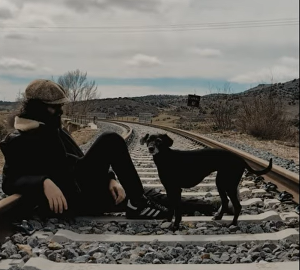 El Guapo Calavera reinterpreta la tradición en ‘Porque me has dado un beso’