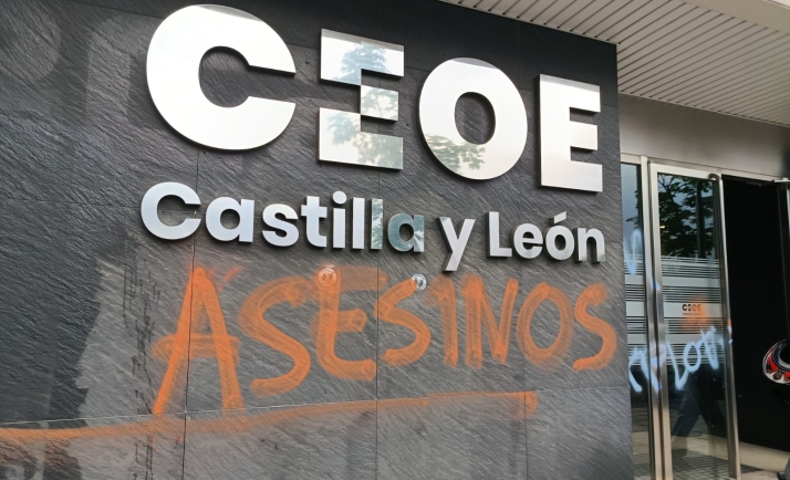 Una de las pintadas. /CEOE CyL
