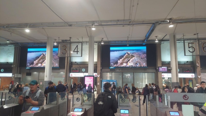La Diputación despliega una campaña visual en Atocha para seducir al turista madrileño