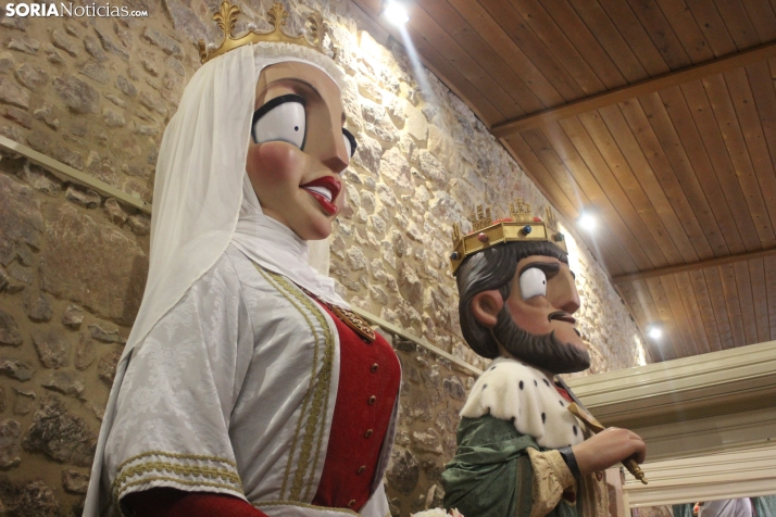 Comparsa de Gigantes y Cabezudos