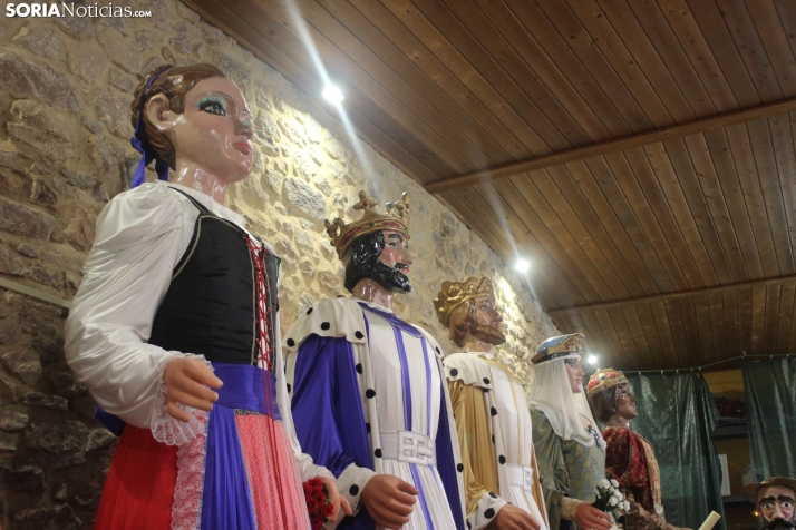 Comparsa de Gigantes y Cabezudos