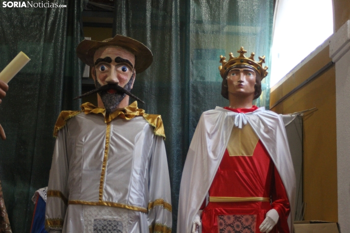 Comparsa de Gigantes y Cabezudos