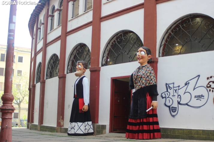 Comparsa de Gigantes y Cabezudos