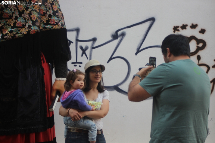 Comparsa de Gigantes y Cabezudos