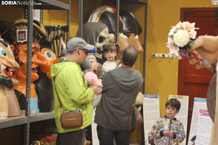 Comparsa de Gigantes y Cabezudos