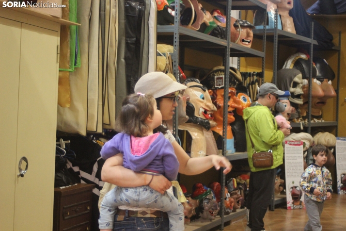 Comparsa de Gigantes y Cabezudos