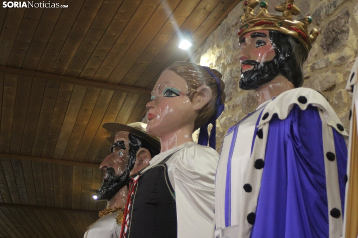 Comparsa de Gigantes y Cabezudos