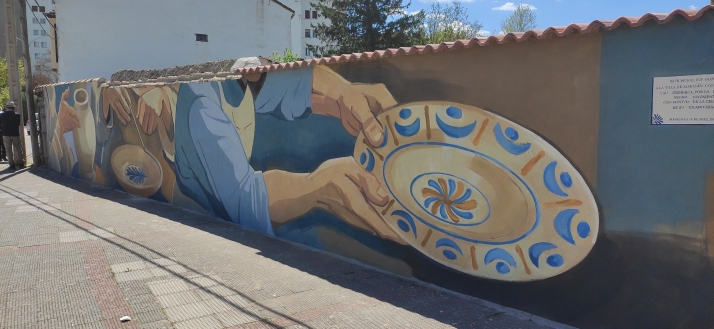 La Fundaci&oacute;n Pedro Navalpotro inaugura un mural en Almaz&aacute;n