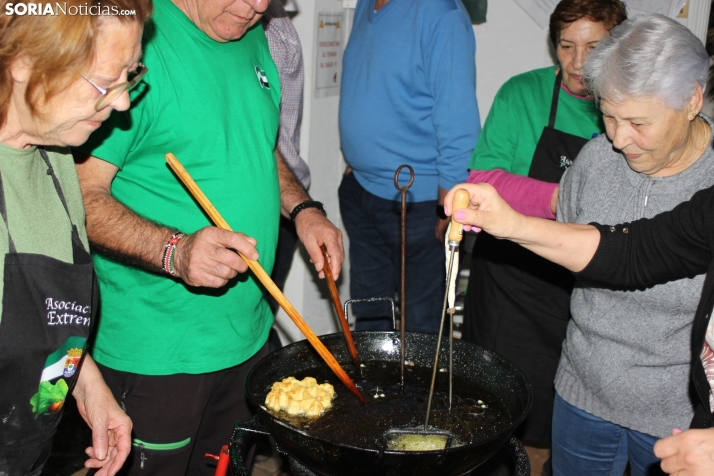 Rosquillos y floretas: protagonistas de la jornada de convivencia extreme&ntilde;a, en im&aacute;genes