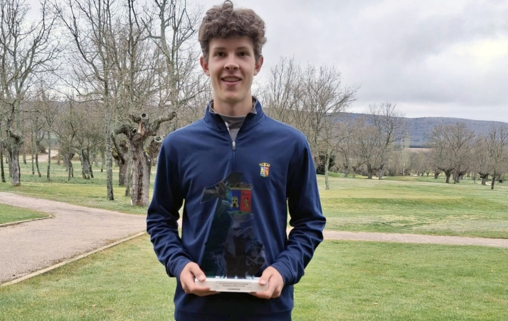 Miguel López, con el equipo de Castilla y León en el Nacional Interautonómico sub 18 de Segunda División 