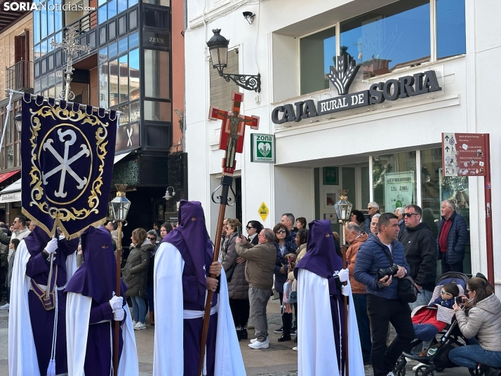 GALER&Iacute;A | Cientos de fieles acompa&ntilde;an a Jes&uacute;s en sus &uacute;ltimas palabras en la Cruz
