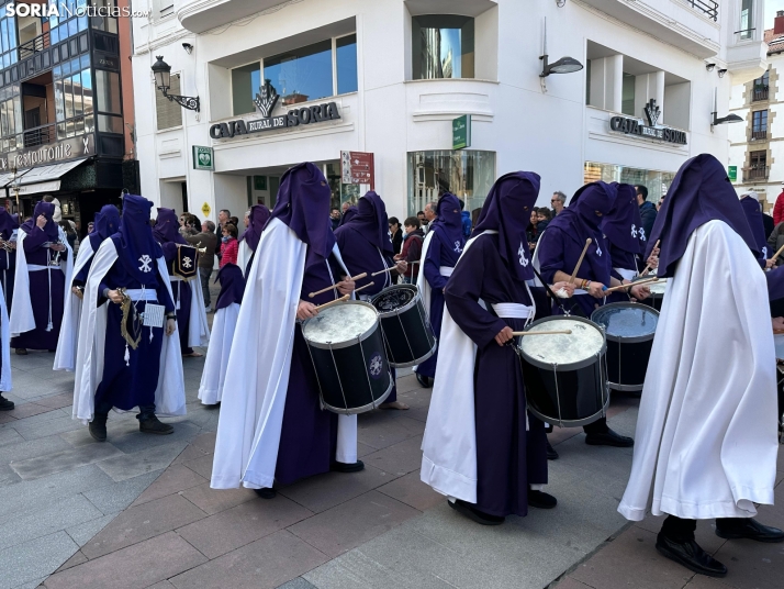 GALER&Iacute;A | Cientos de fieles acompa&ntilde;an a Jes&uacute;s en sus &uacute;ltimas palabras en la Cruz
