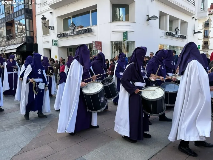 GALER&Iacute;A | Cientos de fieles acompa&ntilde;an a Jes&uacute;s en sus &uacute;ltimas palabras en la Cruz