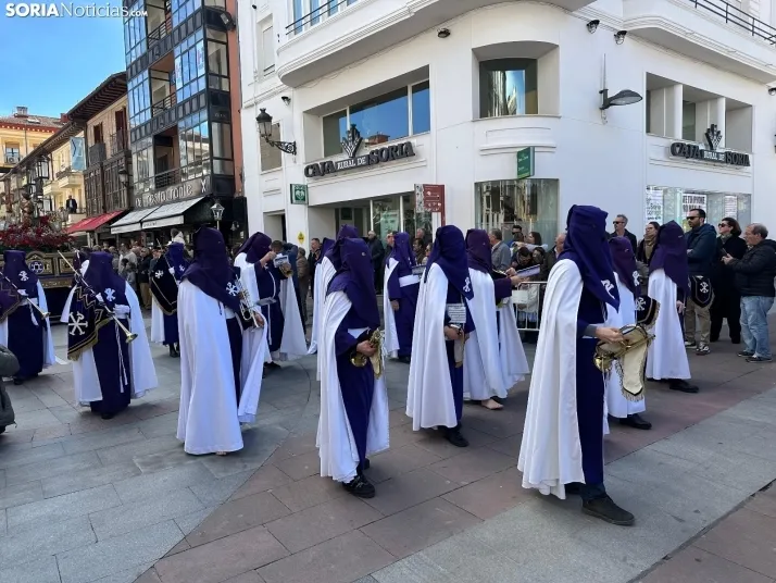 GALER&Iacute;A | Cientos de fieles acompa&ntilde;an a Jes&uacute;s en sus &uacute;ltimas palabras en la Cruz