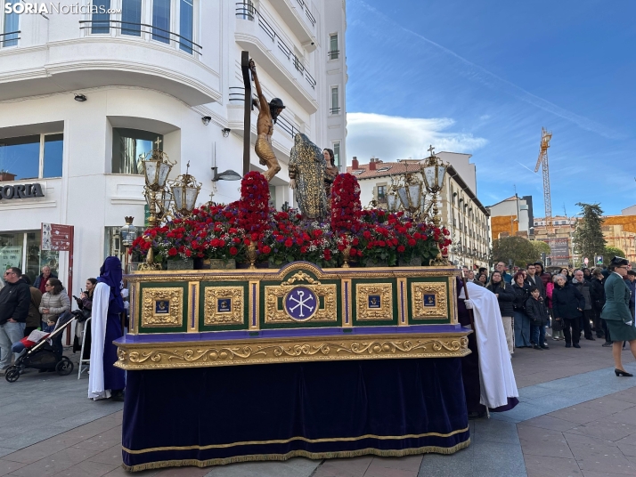 GALER&Iacute;A | Cientos de fieles acompa&ntilde;an a Jes&uacute;s en sus &uacute;ltimas palabras en la Cruz