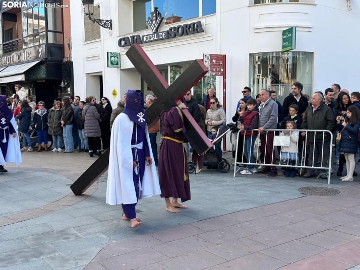GALER&Iacute;A | Cientos de fieles acompa&ntilde;an a Jes&uacute;s en sus &uacute;ltimas palabras en la Cruz