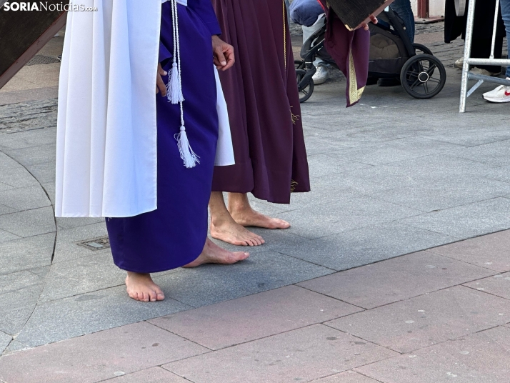 GALER&Iacute;A | Cientos de fieles acompa&ntilde;an a Jes&uacute;s en sus &uacute;ltimas palabras en la Cruz