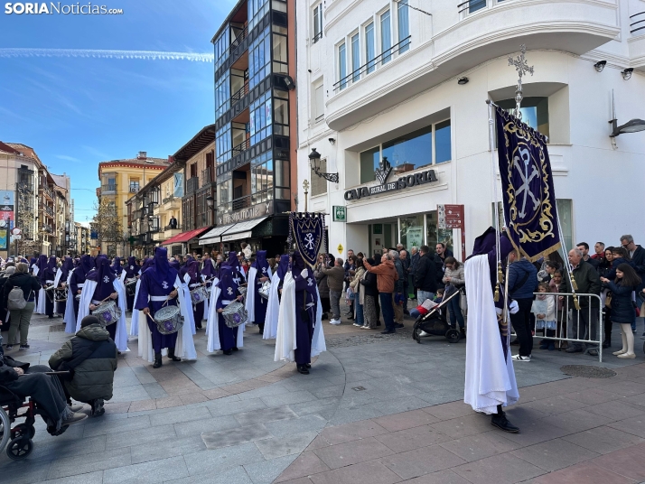 GALER&Iacute;A | Cientos de fieles acompa&ntilde;an a Jes&uacute;s en sus &uacute;ltimas palabras en la Cruz